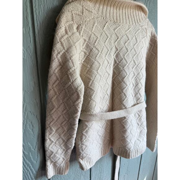 Women's Express Hand Knit Chunky Sweater Cardigan, Medium - Picture 7 of 7